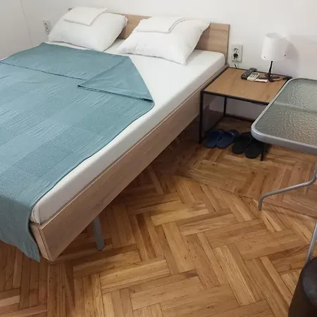 Airport Md Hostel *